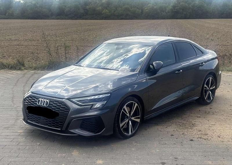 Grau Gebraucht 2021 Audi A3 S-Line Limousine | 29.300 € (Teuer) - Bild 1/4