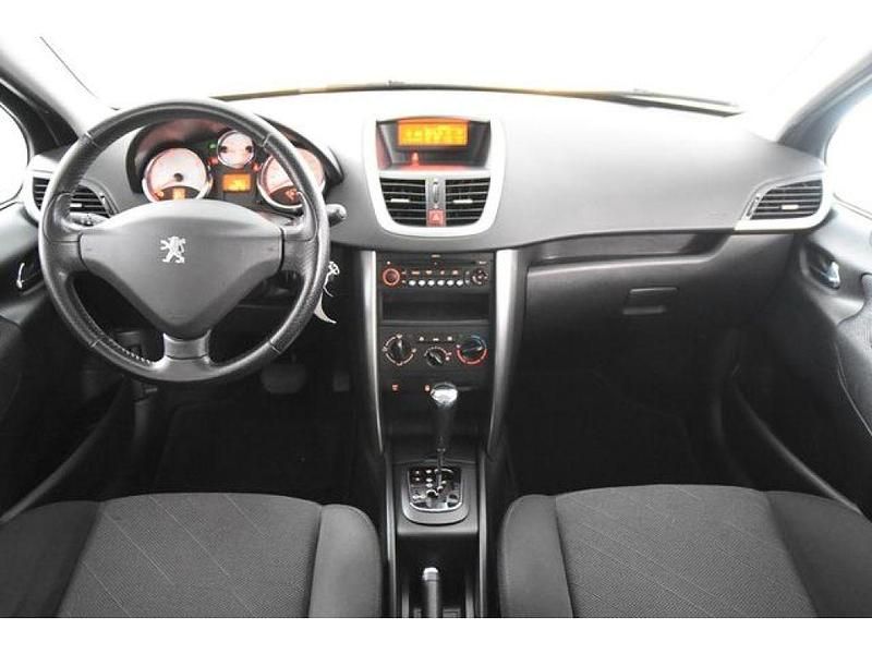Gebraucht Peugeot 207 120 PS (88 kW) 2018 Silber Kleinwagen