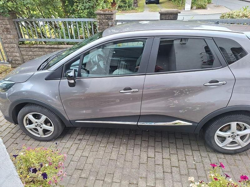 Grau Gebraucht 2017 Renault Captur Experience SUV | 9.800 € (Guter Preis) - Bild 1/4