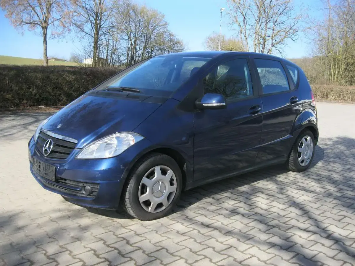 Gebraucht Mercedes A150 95 PS (69 kW) 2012 Blau Limousine