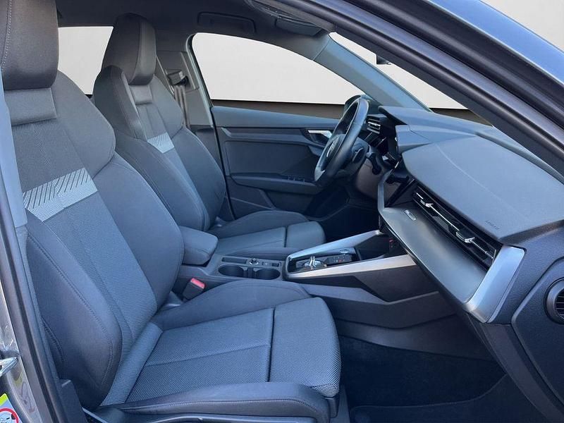 Gebraucht Audi A3 Ambiente 150 PS (110 kW) 2024 Daytonagrau perleffekt (metallic) Limousine