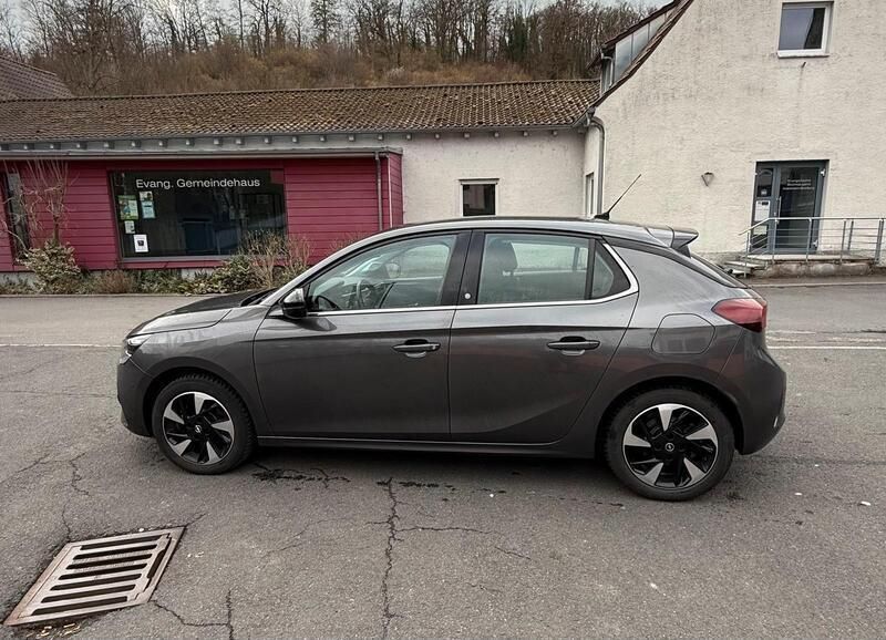 Grau Gebraucht 2020 Opel Corsa-e Elegance Kleinwagen | 13.900 € (Fairer Preis) - Bild 1/4