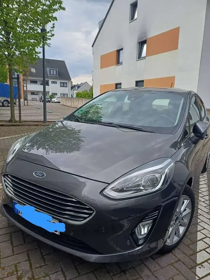 Gebraucht Ford Fiesta Titanium 101 PS (74 kW) 2018 Grau Kleinwagen