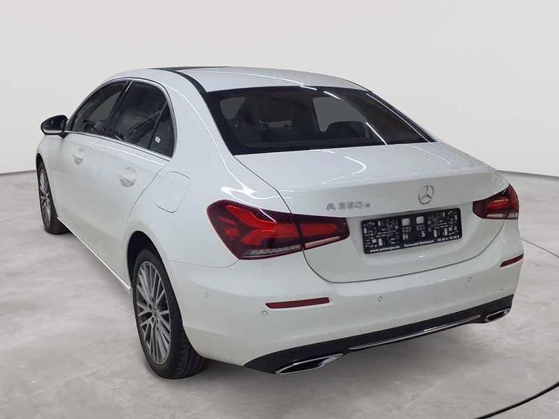 Gebraucht Mercedes A250 Progressive 160 PS (117 kW) 2022 Polarweiß Limousine