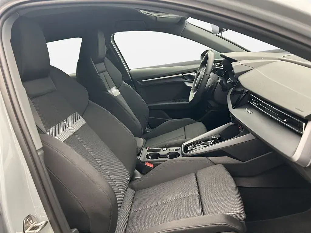 Gebraucht Audi A3 Sport 204 PS (150 kW) 2025 Pfeilgrau perleffekt Limousine