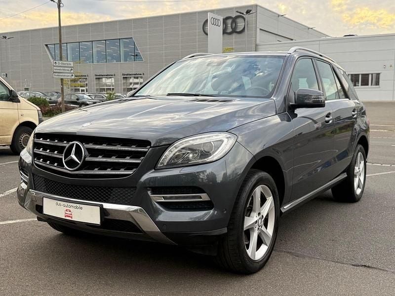 Grau Gebraucht 2014 Mercedes ML250 SUV | 16.700 € (Fairer Preis) - Bild 1/4