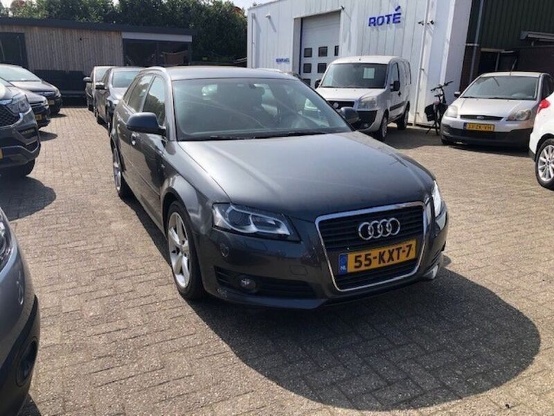 Grau Gebraucht 2010 Audi A3 Performance Limousine | 3.990 € (Superpreis) - Bild 1/4