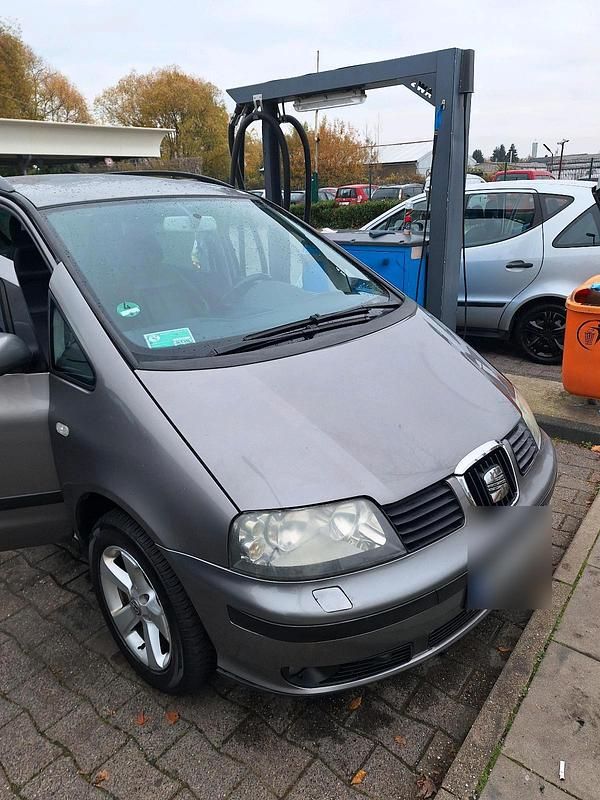 Grau Gebraucht 2004 Seat Alhambra Van / Kleinbus | 2.850 € (Teuer) - Bild 1/4
