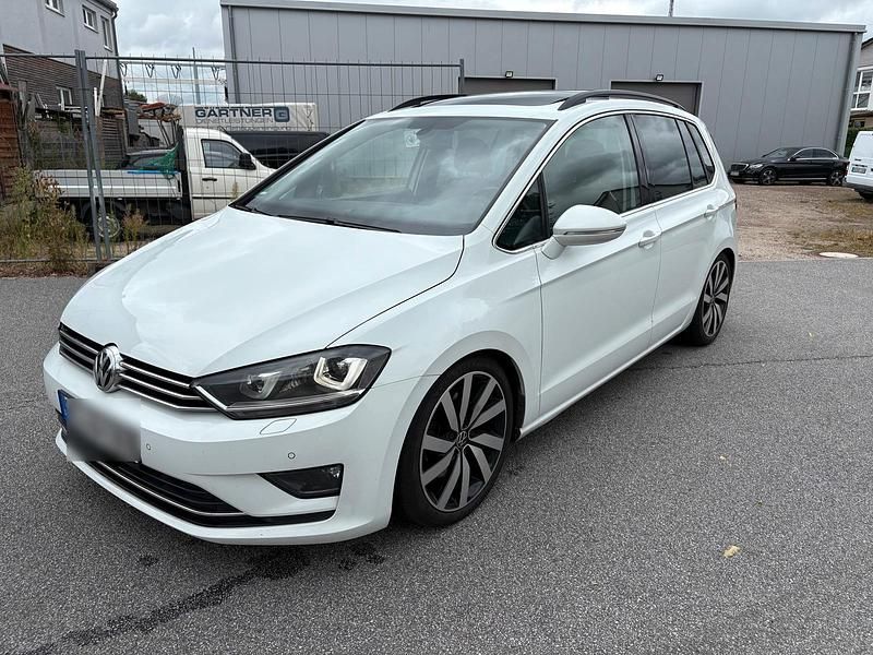 Weiß Gebraucht 2015 VW Golf Sportsvan Highline Van / Kleinbus | 11.800 € (Fairer Preis) - Bild 1/4