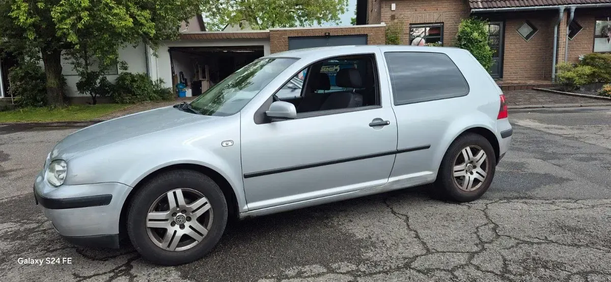 Gebraucht VW Golf IV 105 PS (77 kW) 2001 Silber Kleinwagen
