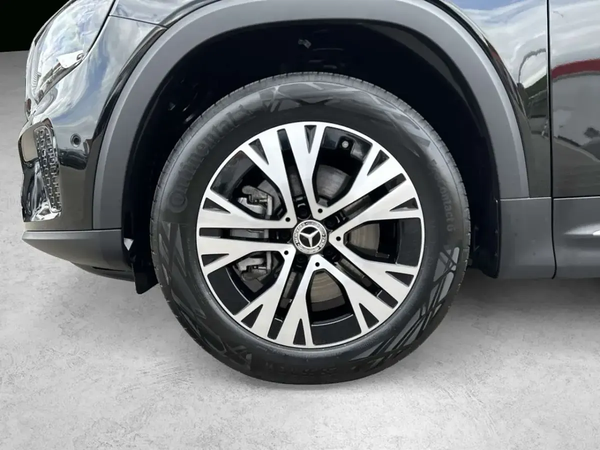 Gebraucht Mercedes GLB250 224 PS (164 kW) 2025 Metalliclack kosmosschwarz SUV