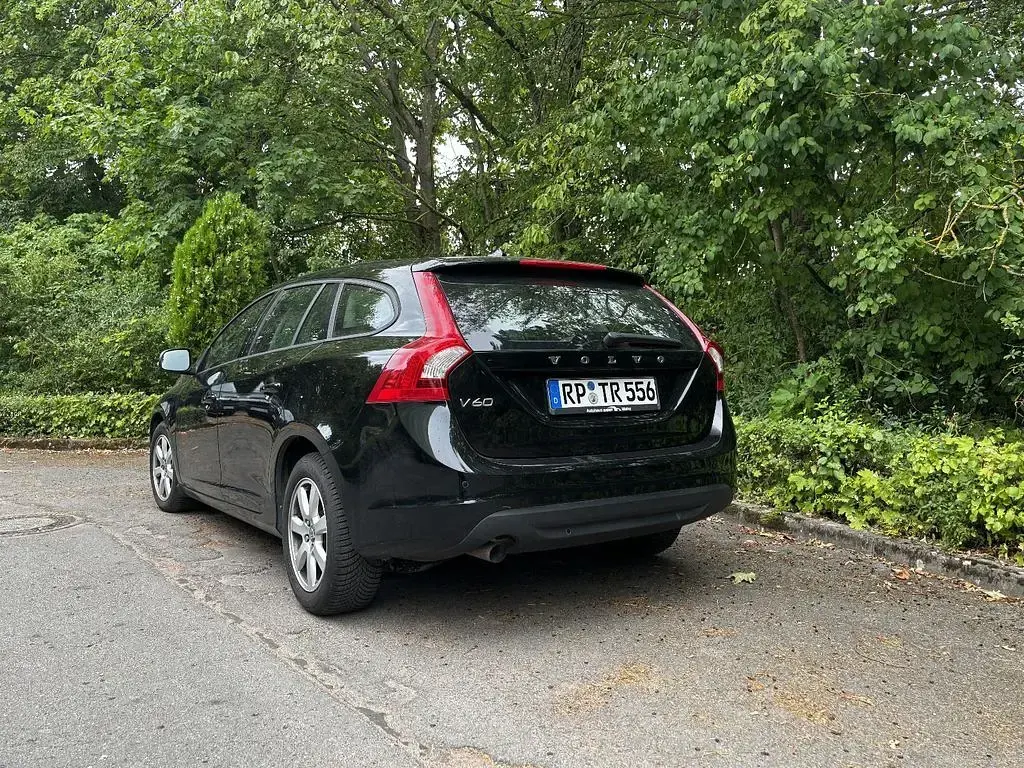 Gebraucht Volvo V60 163 PS (119 kW) 2013 Schwarz Kombi