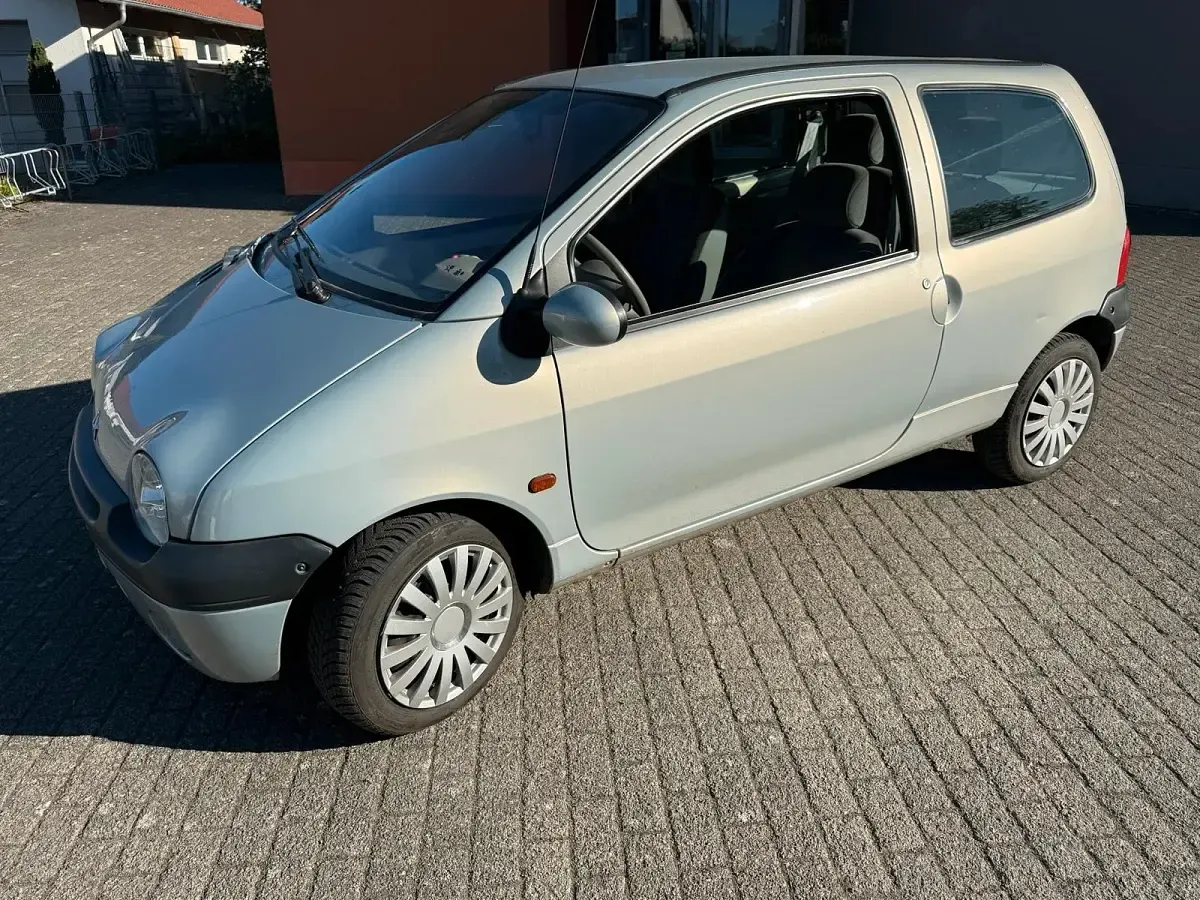 Second-hand Renault Twingo 43 CP (31 kW) 2001 Argintiu Hatchback