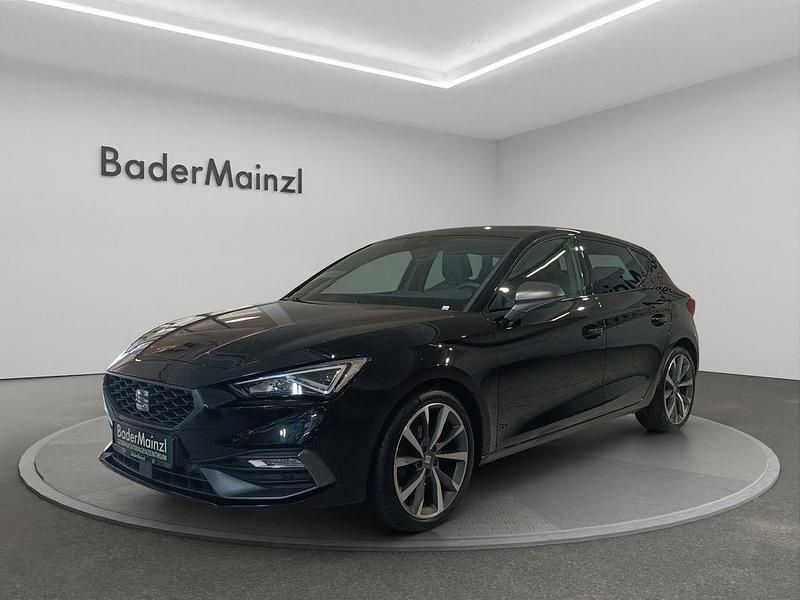 Mitternachtsschwarz Gebraucht 2021 Seat Leon FR Limousine | 19.930 € (Guter Preis) - Bild 1/4