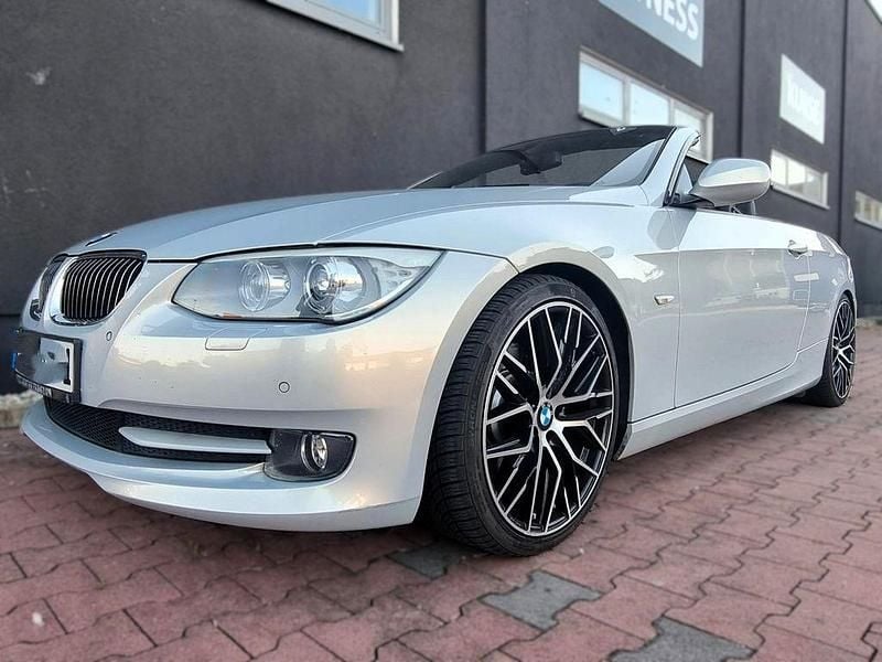 Gebraucht BMW 325 Cabriolet Shadowline 218 PS (160 kW) 2012 Silber Cabrio
