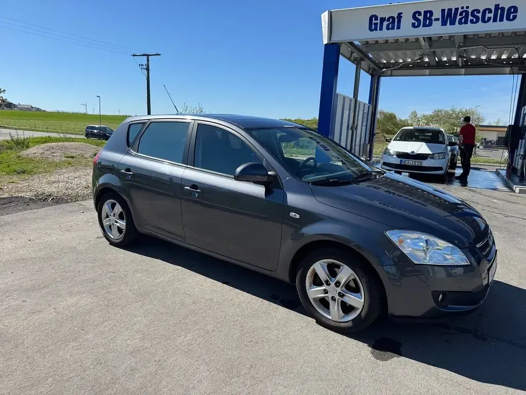 Używany Kia Ceed 126 KM (92 kW) 2007 Szary Hatchback