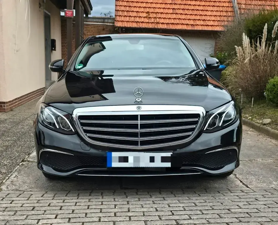 Second-hand Mercedes E220 194 CP (142 kW) 2016 Negru Berlinǎ