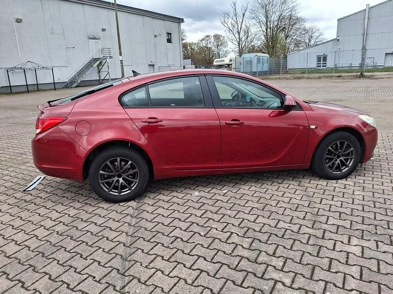 Gebraucht Opel Insignia Selection 116 PS (85 kW) 2009 Rot Limousine
