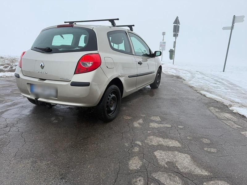 Gebraucht Renault Clio III 88 PS (64 kW) 2006 Gold Kleinwagen