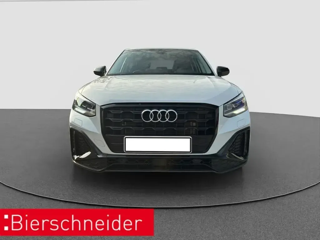 Używany Audi Q2 Performance 150 KM (110 kW) 2023 Biały SUV