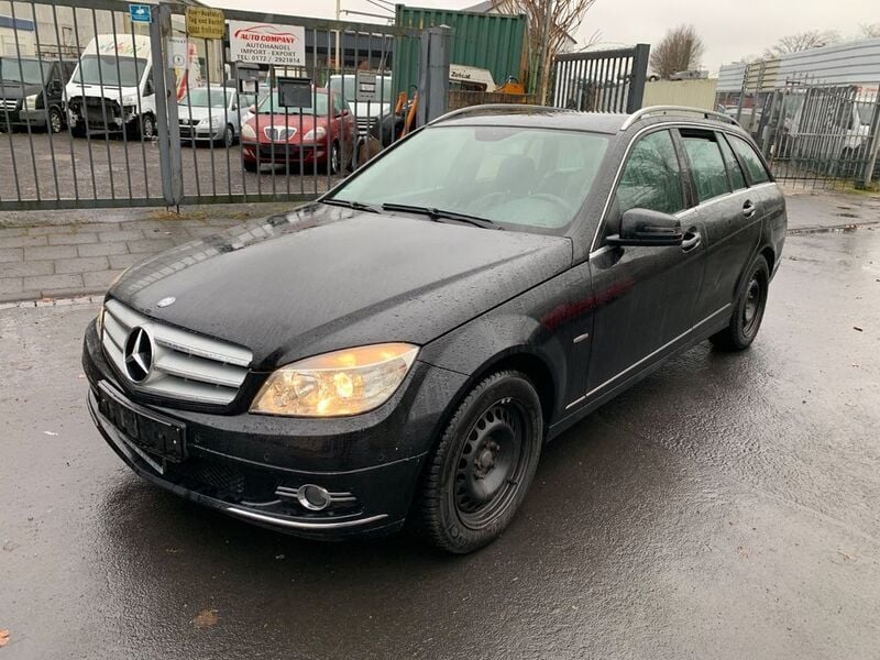 Schwarz Gebraucht 2009 Mercedes C200 Avantgarde Limousine | 4.450 € (Superpreis) - Bild 1/4