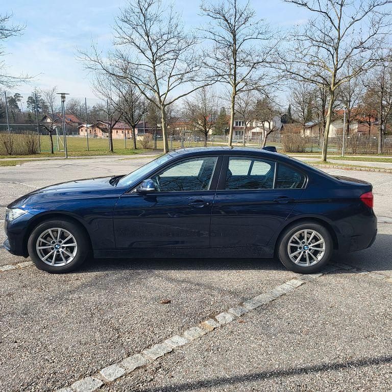 Gebraucht BMW 320 Advantage 190 PS (139 kW) 2017 Blau Limousine