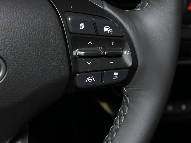 Gebraucht Hyundai i10 Select 63 PS (46 kW) 2024 Weiß Kleinwagen