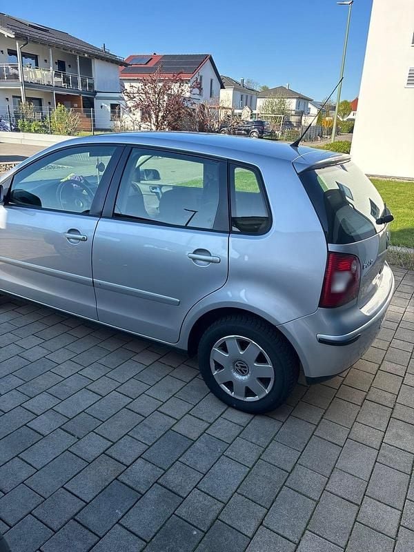 Second-hand VW Polo 75 CP (55 kW) 2005 Argintiu Hatchback