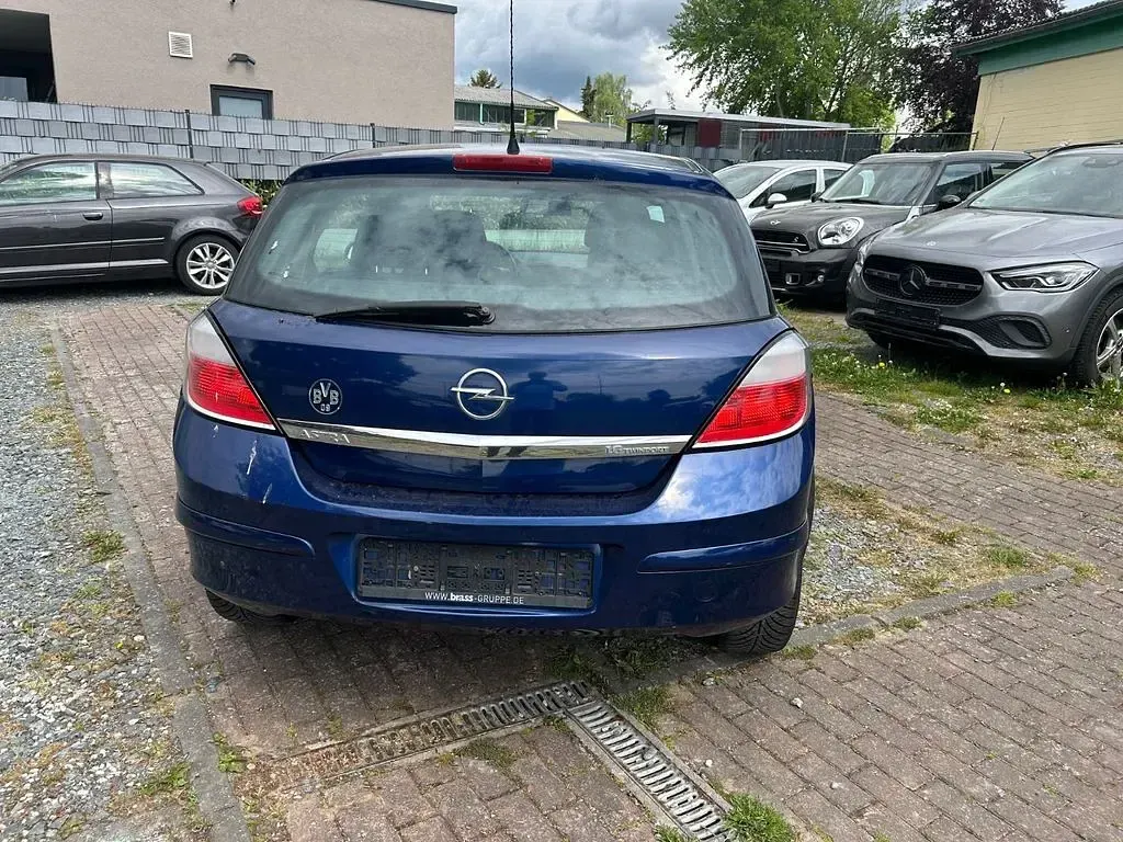 Second-hand Opel Astra 105 CP (77 kW) 2005 Argintiu Berlinǎ