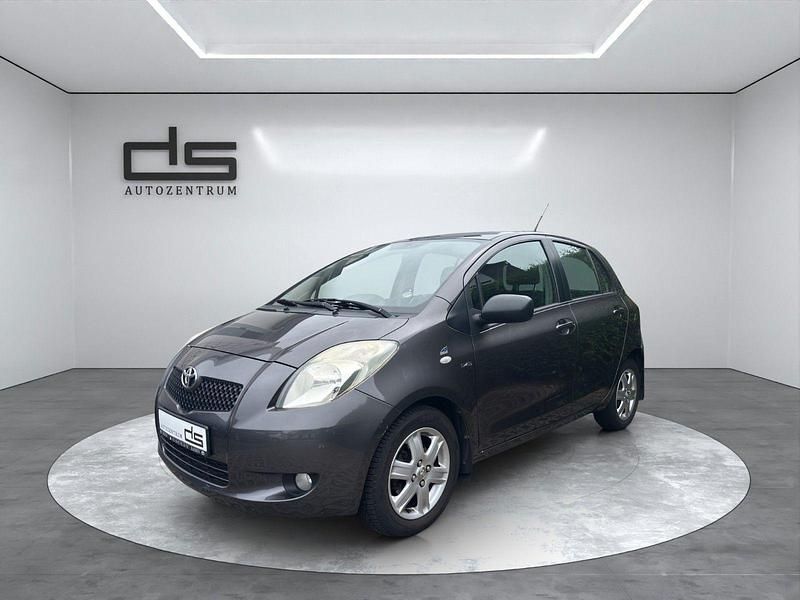 Grau Gebraucht 2007 Toyota Yaris Luna Kleinwagen | 1.990 € - Bild 1/4