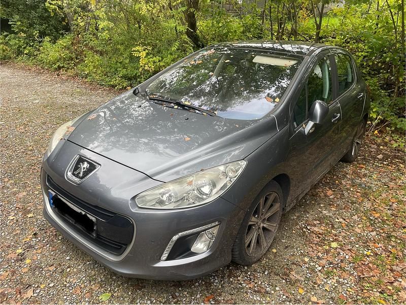Grau Gebraucht 2011 Peugeot 308 Limousine | 1.190 € (Superpreis) - Bild 1/4