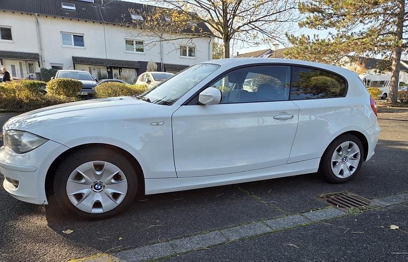 Weiß Gebraucht 2012 BMW 116 Kleinwagen | 4.999 € (Etwas zu teuer) - Bild 1/4