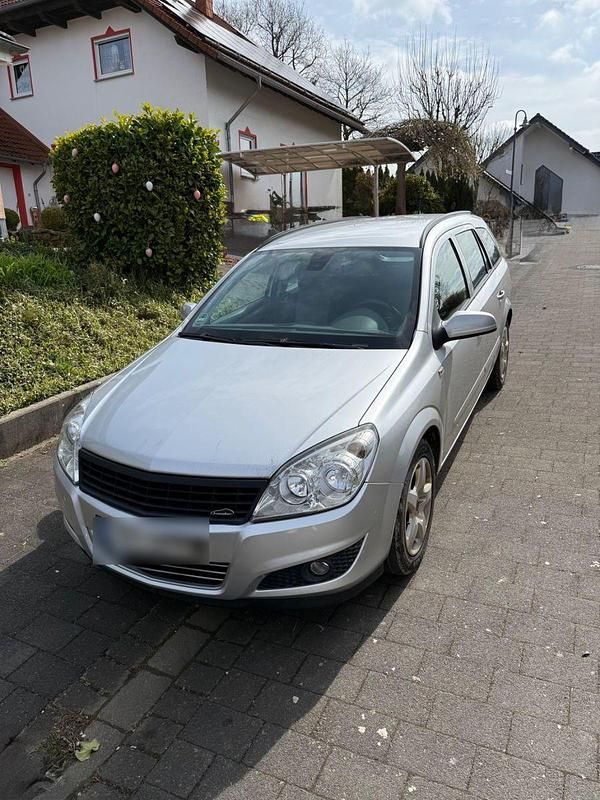 Gebraucht Opel Astra 116 PS (85 kW) 2008 Silber Limousine