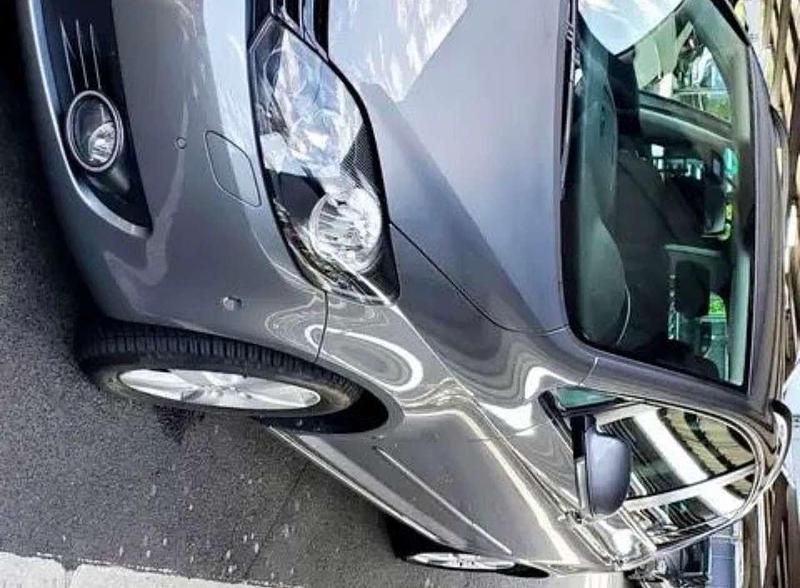 Grau Gebraucht 2010 VW Golf Plus Cross Team Van / Kleinbus | 88.999 € - Bild 1/4