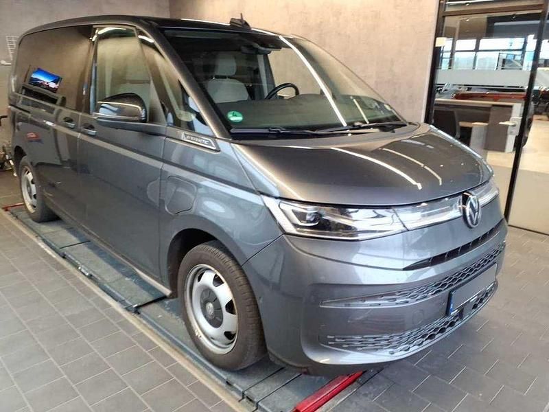 Gebraucht VW Multivan Life 218 PS (160 kW) 2023 Indiumgrau metallic Van