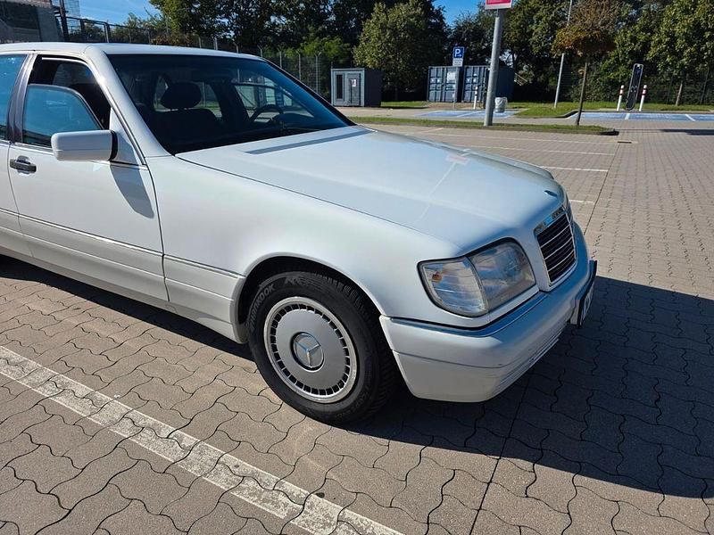 Weiß Gebraucht 1995 Mercedes S280 Limousine | 11.600 € - Bild 1/4