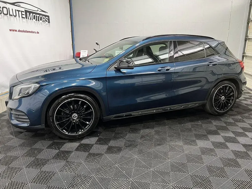 Gebraucht Mercedes GLA180 AMG line 122 PS (89 kW) 2019 Blau SUV