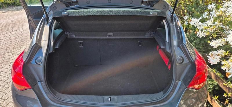 Usata Opel Astra 101 CV (74 kW) 2012 Grigio Berlina