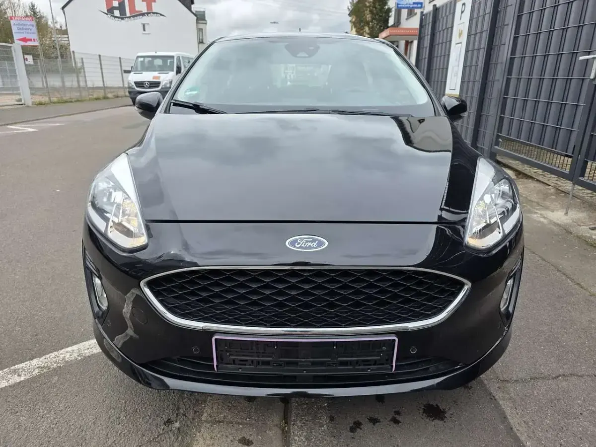 Gebraucht Ford Fiesta 101 PS (74 kW) 2018 Schwarz Kleinwagen