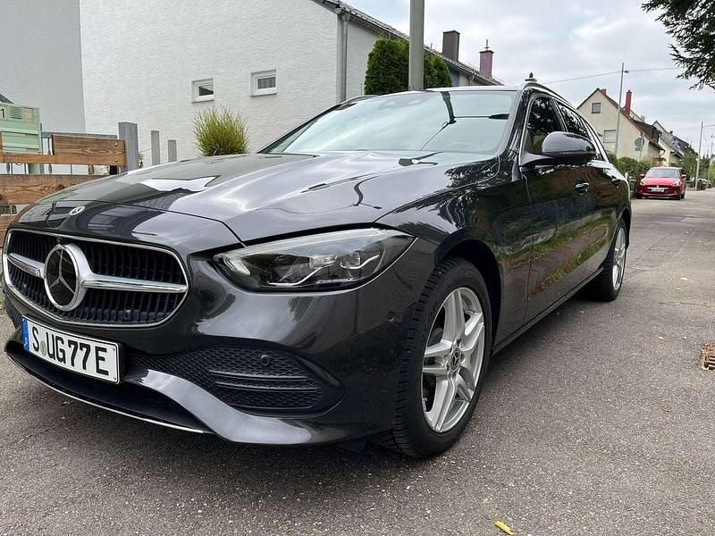 Grau Gebraucht 2023 Mercedes C300e Kombi | 35.990 € (Superpreis) - Bild 1/4
