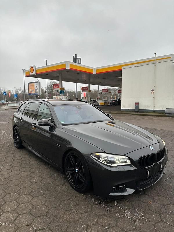 Gebraucht BMW M550 380 PS (279 kW) 2014 Grau Limousine
