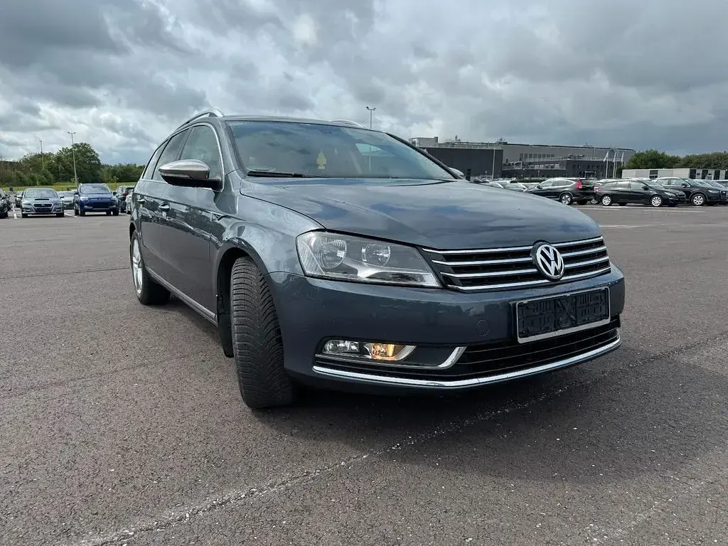 Gebraucht VW Passat 140 PS (102 kW) 2014 Grau Limousine