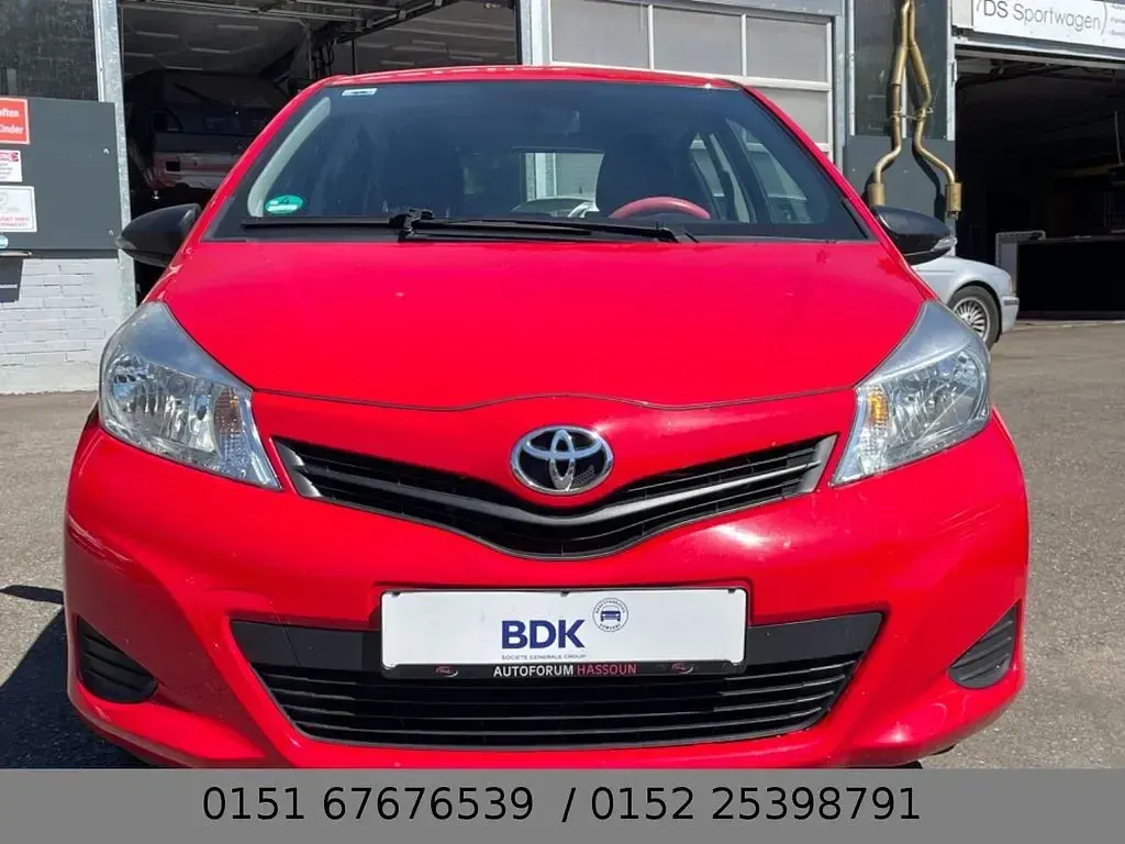 Gebraucht Toyota Yaris Cool 99 PS (72 kW) 2012 Rot Kleinwagen