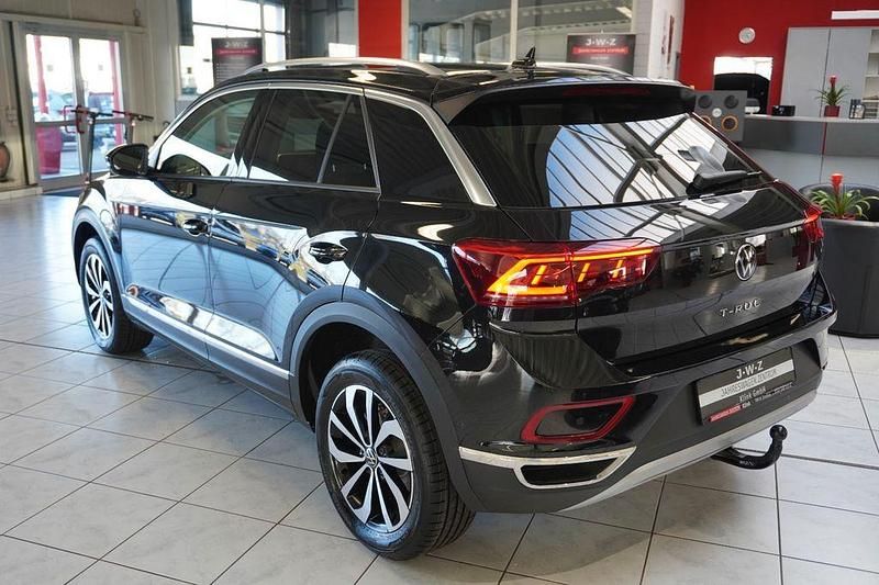 Neu VW T-Roc Style 150 PS (110 kW) 2025 Grenadillschwarzmetallic SUV