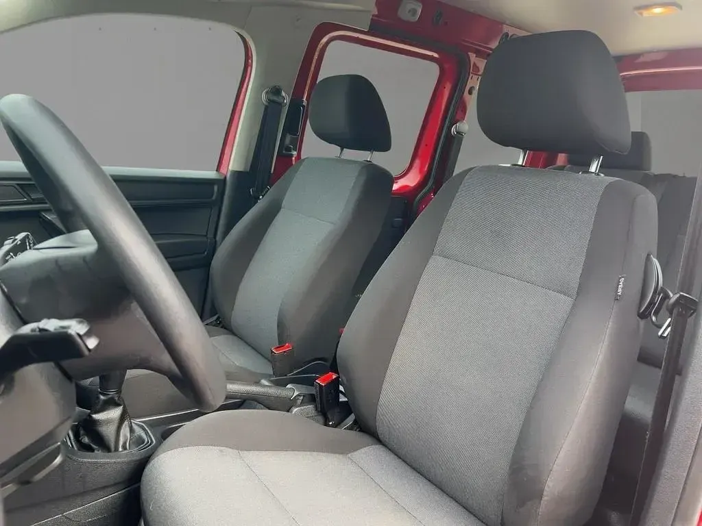 Gebraucht VW Caddy 102 PS (75 kW) 2017 Rot Van / Kleinbus