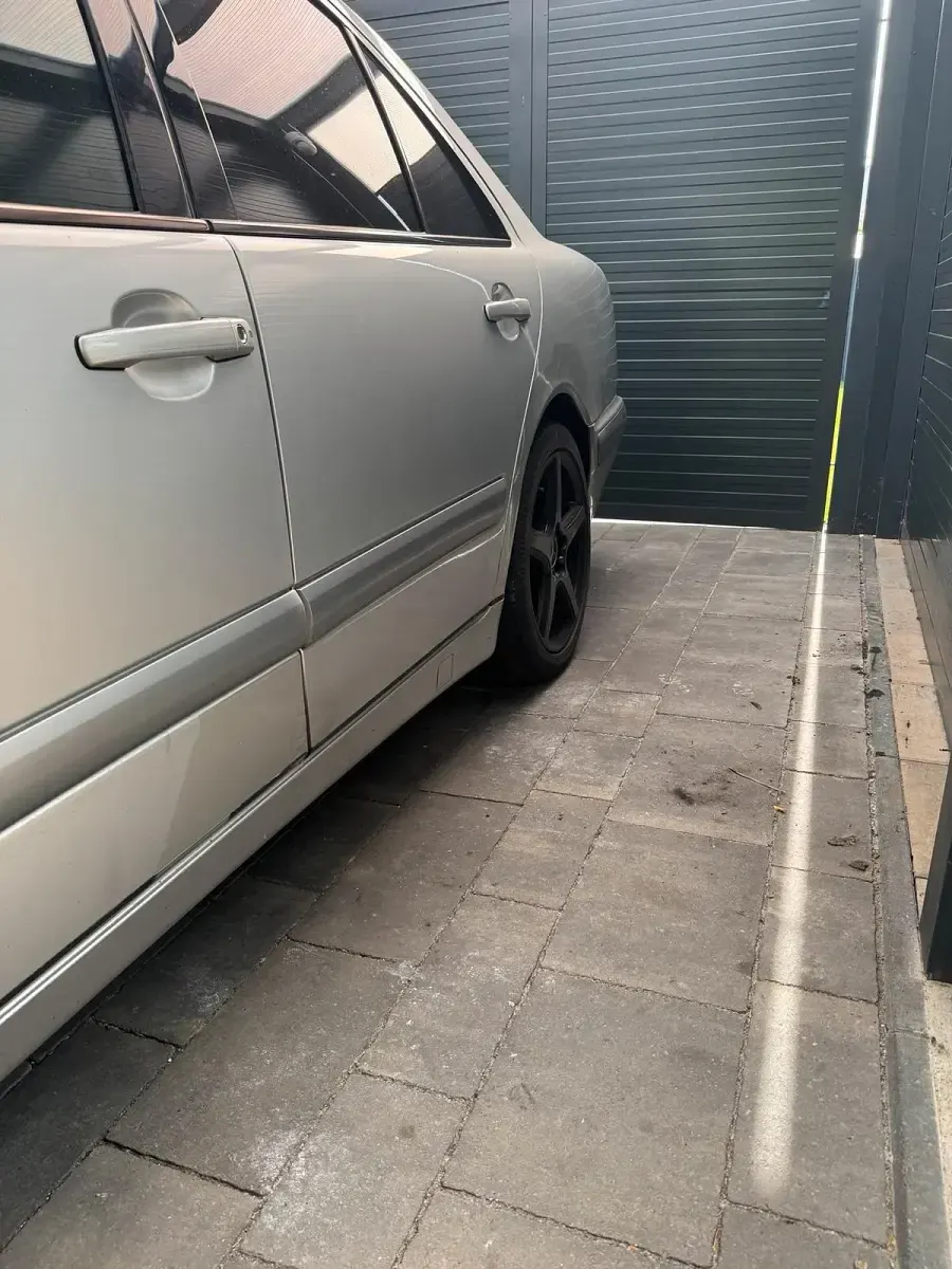 Gebraucht Mercedes E220 143 PS (105 kW) 2001 Grau Limousine