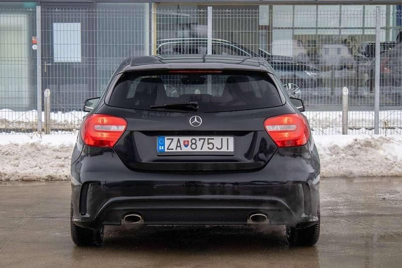 Gebraucht Mercedes A180 122 PS (89 kW) 2012 Schwarz Limousine