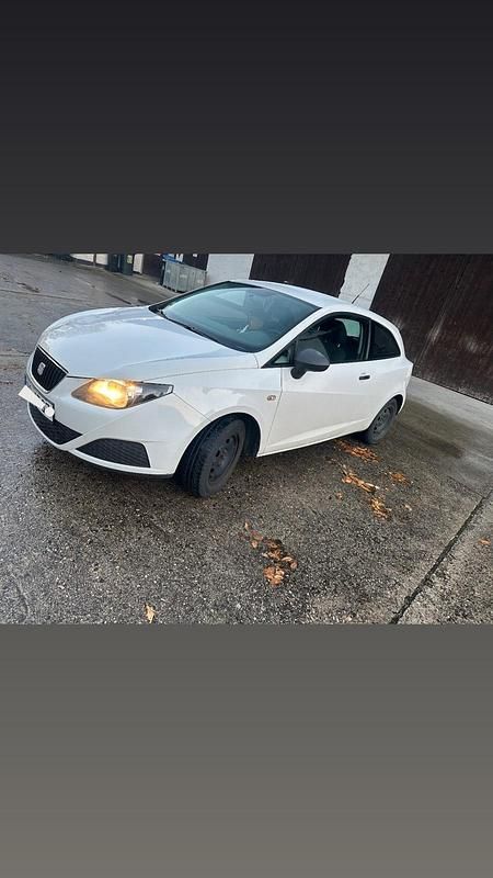 Weiß Gebraucht 2010 Seat Ibiza Kleinwagen | 2.900 € (Guter Preis) - Bild 1/4