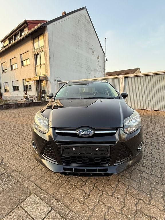 Gebraucht Ford Focus S 140 PS (102 kW) 2013 Schwarz Limousine