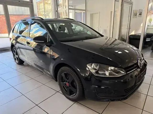 Gebraucht VW Golf VII Trendline 110 PS (80 kW) 2015 Schwarz Kombi